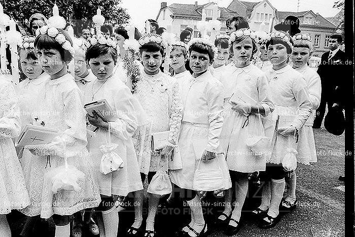 1967 Weißer Sonntag Kommunion in Sinzig St. Peter: WSSNKMSNSTPT-010012