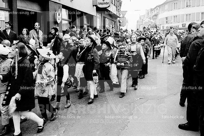 1967 Kinderzug am Veilchendienstag in Sinzig: KNVLSN-010245