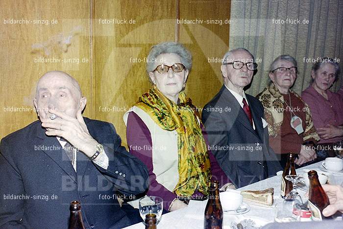 1974 Seniorenkaffee der Närrischen Buben im Helenensaal Sinzig: SNNRBBHLSN-012328