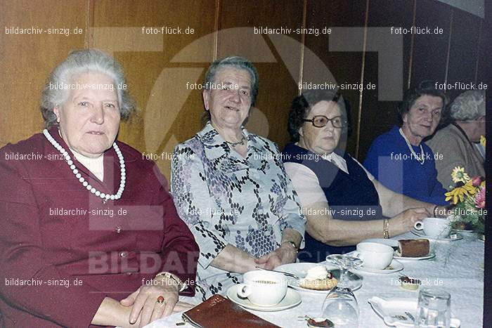 1974 Seniorenkaffee im Helenensaal Sinzig: SNHLSN-012744