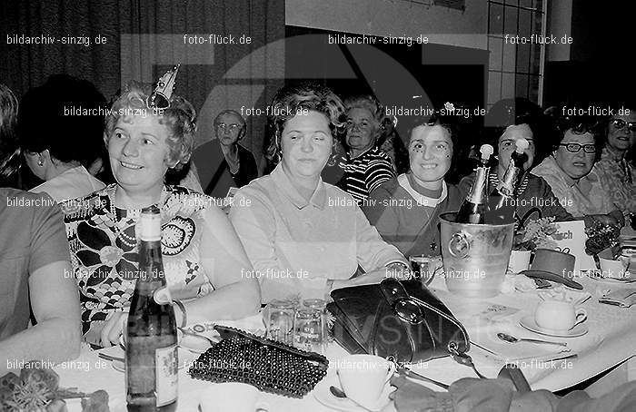 1972 Weiberfastnacht im Helenensaal Sinzig: WBHLSN-013331