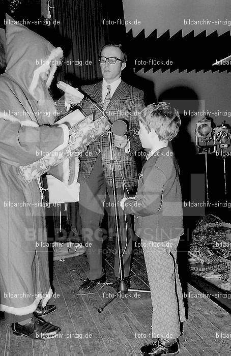 1971 Weihnachtsfeier für die Kinder der Angestellten der Agrob: WHFRKNNGGR-013904