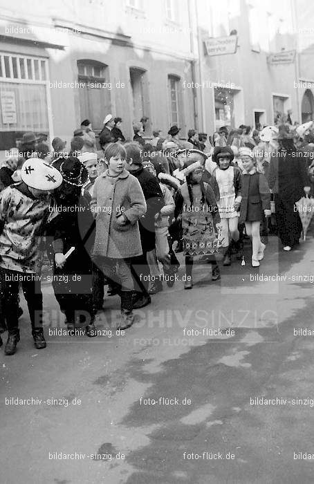 1970 Karneval - Kinderzug in Sinzig: KNSN-015237