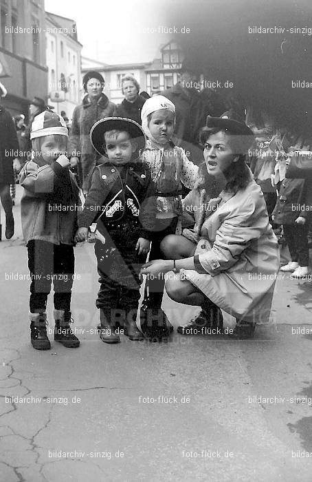 1970 Karneval - Kinderzug in Sinzig: KNSN-015251