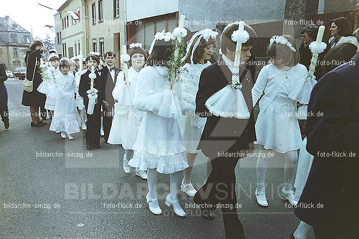 1977 - 1. hl. Kommunion in der St.Peter Kirche Sinzig -Pfarrer Heribert Kraus: HLKMSTPTKRSNPFHRKR-015881