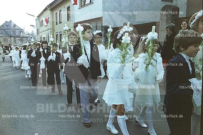 1977 - 1. hl. Kommunion in der St.Peter Kirche Sinzig -Pfarrer Heribert Kraus: HLKMSTPTKRSNPFHRKR-015884