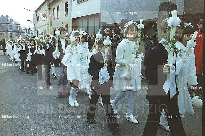 1977 - 1. hl. Kommunion in der St.Peter Kirche Sinzig -Pfarrer Heribert Kraus: HLKMSTPTKRSNPFHRKR-015885