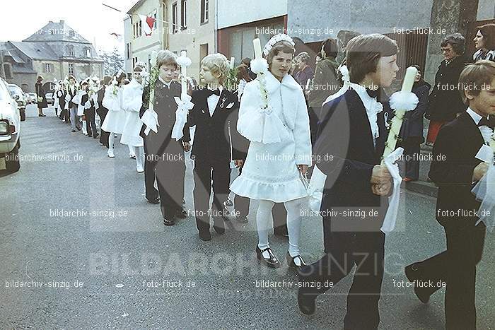 1977 - 1. hl. Kommunion in der St.Peter Kirche Sinzig -Pfarrer Heribert Kraus: HLKMSTPTKRSNPFHRKR-015890