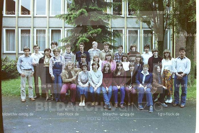 1981 Gruppenfotos- Klassenfoto an der Handelsschule in Sinzig 25.5.1981: GRKLHNSN-016346