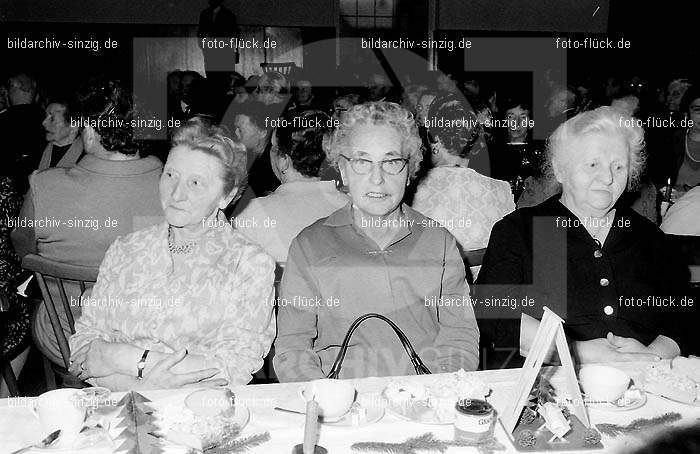 Arbeiter Wohlfahrt Weihnachtsfeier im Helenensaal 1970: RBWHWHHL-002497