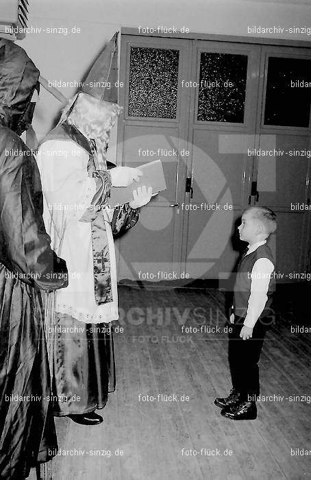 Nikolausfeier im Gerätehaus der Freiwilligen Feuerwehr Sinzig 1968: NKGRFRFRSN-003584