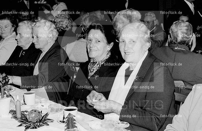 Arbeiter Wohlfahrt Weihnachtsfeier im Helenensaal 1972: RBWHWHHL-004139