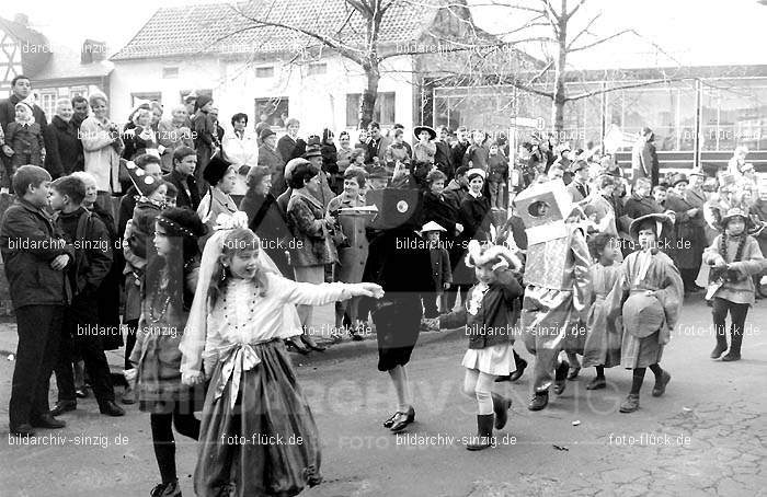 Karneval - Kinderzug 1968 in Sinzig: KRKNSN-004419