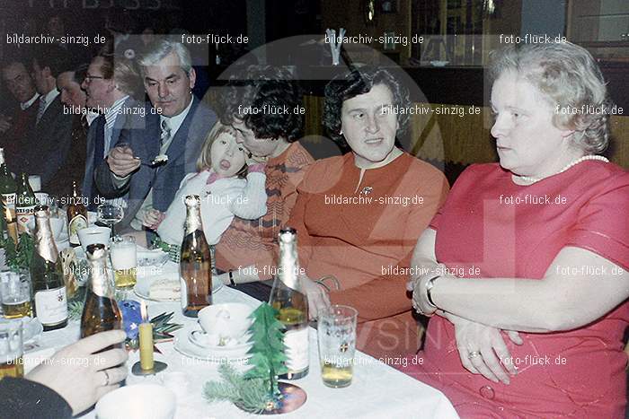 1974 Weihnachtsfeier der Senioren im Helenensaal Sinzig: WHSNHLSN-008435