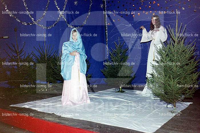 1974 Weihnachtsfeier der Senioren im Helenensaal Sinzig: WHSNHLSN-008446