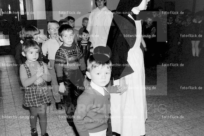 1969 St. Martin Feier im Kath. Kindergarten St. Peter Sinzig: STMRKTKNSTPTSN-009233