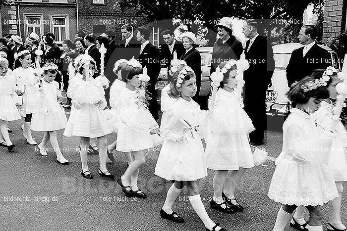 1967 Weißer Sonntag Kommunion in Sinzig St. Peter: WSSNKMSNSTPT-009978